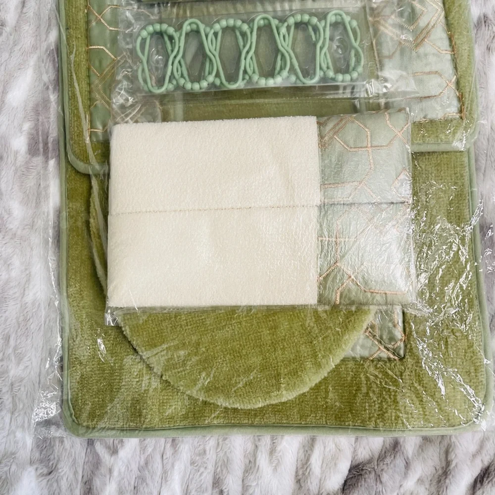 Green and Cream Bath Accessory Set